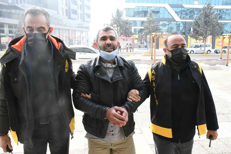 Karısının boğazını kesen koca: “Allah şifa versin, çok seviyorum”
