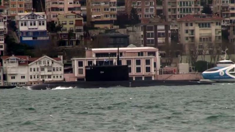 Rus denizaltısı İstanbul Boğazı’ndan geçti
