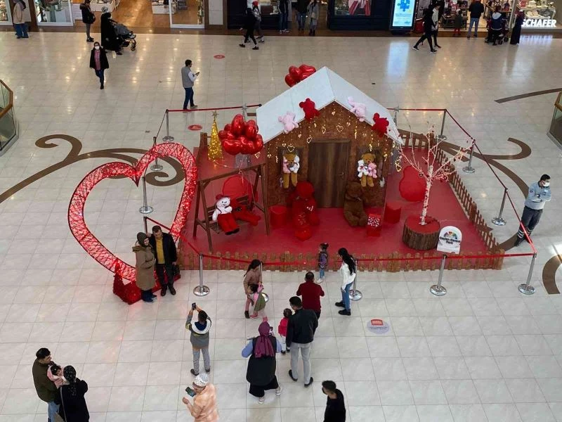 Sevgililer Günü’nde çiftlere Ceylan Karavil AVM’den jest
