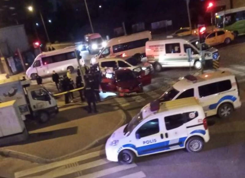 Otomobile kurşun yağdırdılar: 2 ölü, 1 yaralı
