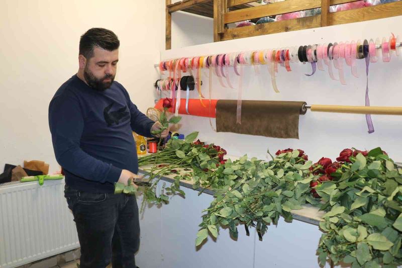 Bolu’da çiçekçilerin 14 Şubat hazırlıkları başladı
