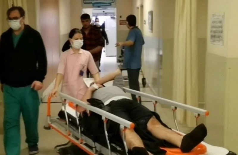 Forklift devrildi: 2 yaralı
