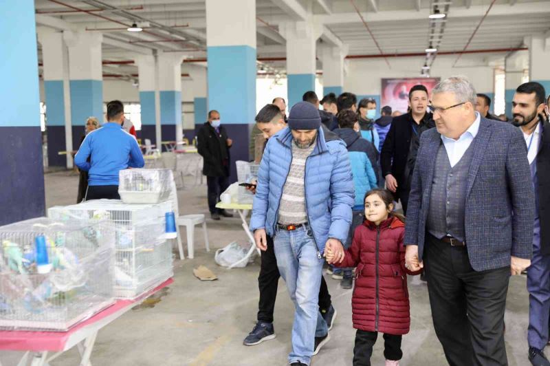 Yunusemre Kuş Pazarı’na yoğun ilgi
