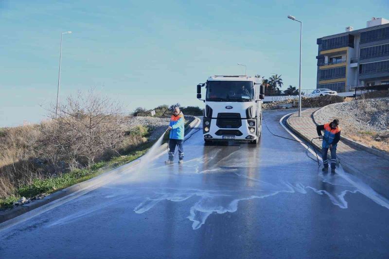 Kuşadası’nın hijyen savaşçıları  görev başında
