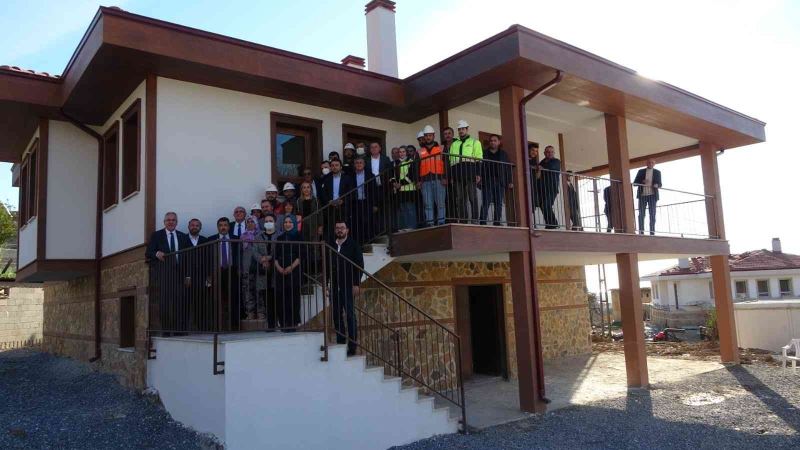 AK Parti Antalya İl Başkanı Taş: “Manavgat yangınında evi zarar gören bir çok aile bayrama yeni evlerinde girecek”
