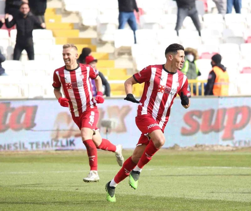 Sivassporlu Fayçal Fajr 3. golünü attı
