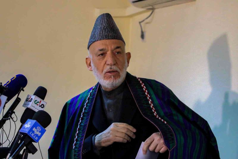 Eski Afganistan Cumhurbaşkanı Karzai’den Biden’a tepki: “Afgan halkının parasına el koymak adaletsizliktir”
