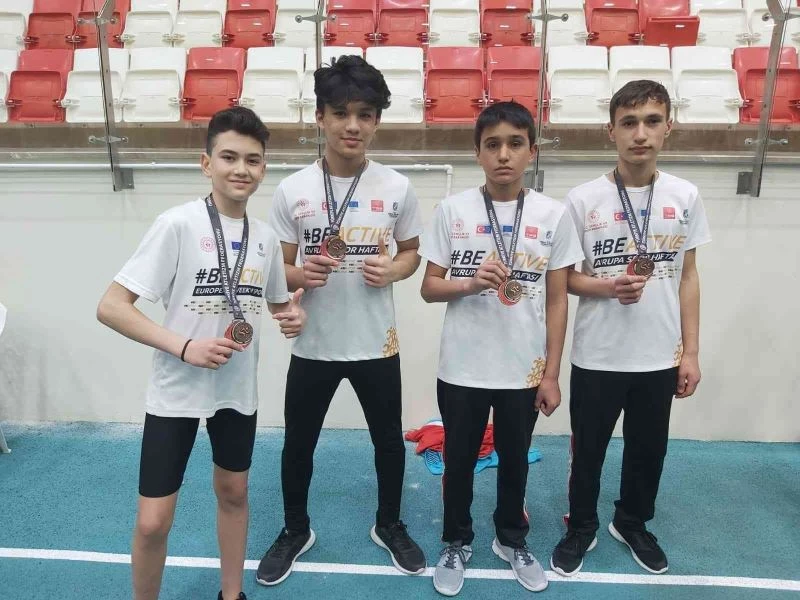 Genç Sporcular madalyalara doymuyor
