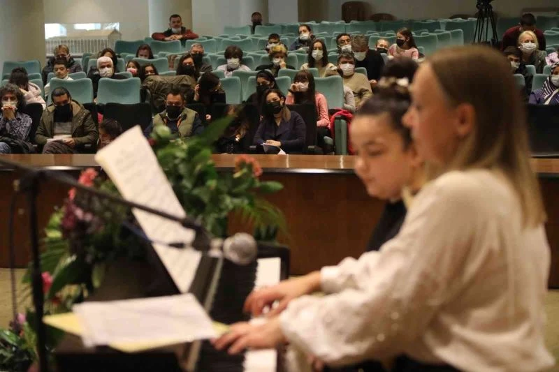 Selçuk’ta çocuklardan çağdaş Türk bestecileri resitali
