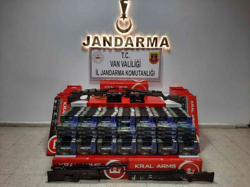 Başkale’de 5 at üzerinde 42 adet havalı tüfek ele geçirildi
