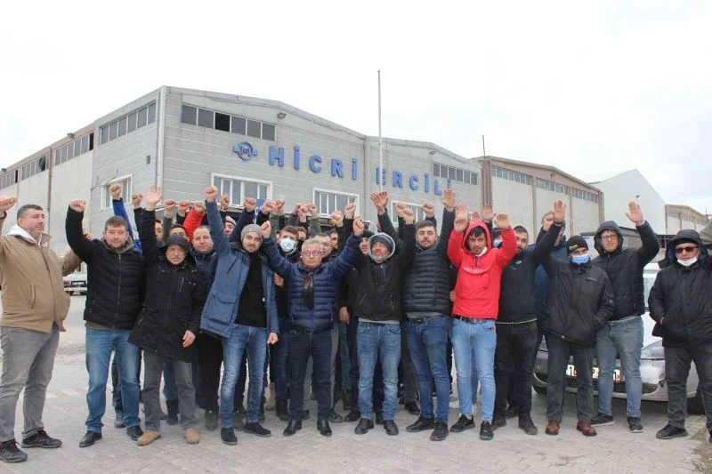 Sendikaya üye olan işçiler işten atıldı
