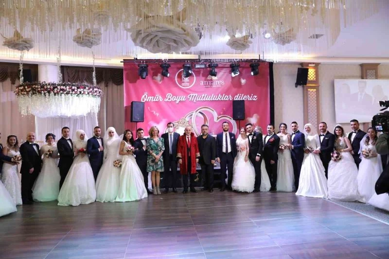 Evlenmek için 14 Şubat’ı seçtiler
