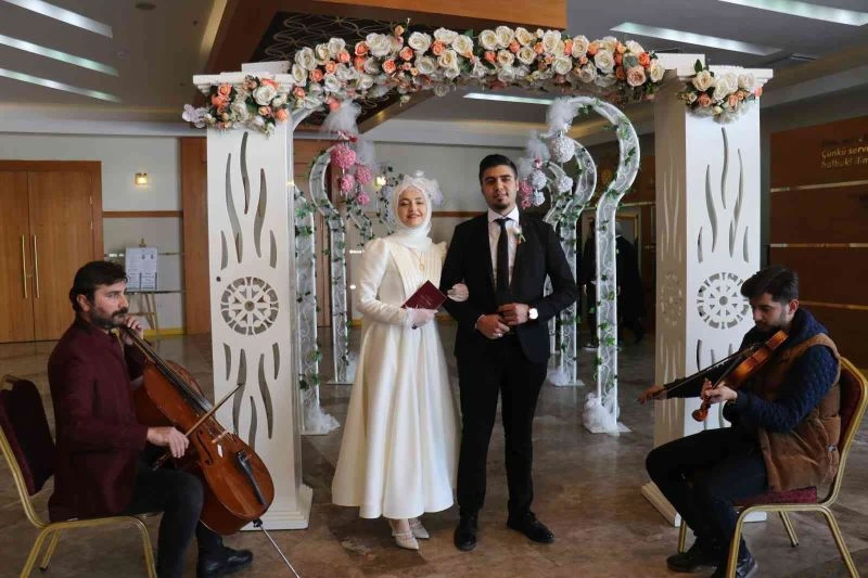 Malatya’da 20 çift evlenmek için 14 Şubat’ı seçti
