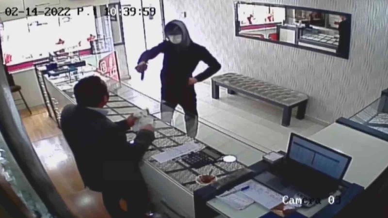 Başkentteki silahlı kuyumcu soygunu girişimi kamerada

