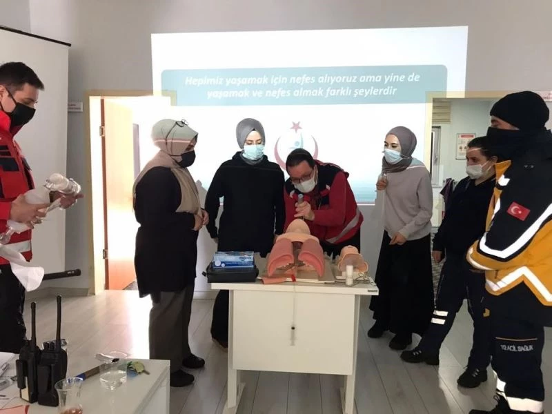 Bitlis’te personellere ‘İleri Yaşam Desteği’ eğitimi
