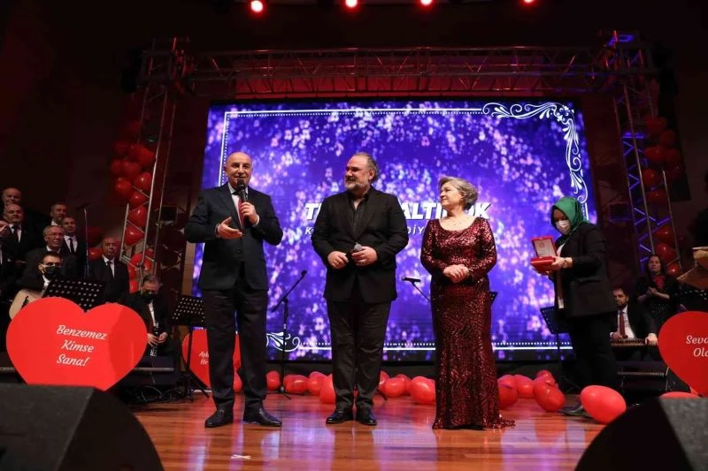 Keçiören, Ayşe Taş ve Hakan Aysev konseriyle unutulmaz bir gece yaşadı

