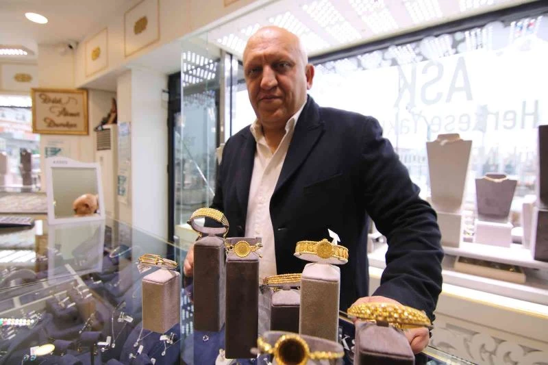 Yastık altındaki altınla insanlar kazanıp kazandıracak
