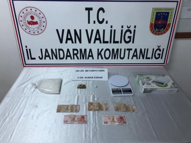 Ticari taksideki yolcunun valizinden uyuşturucu çıktı
