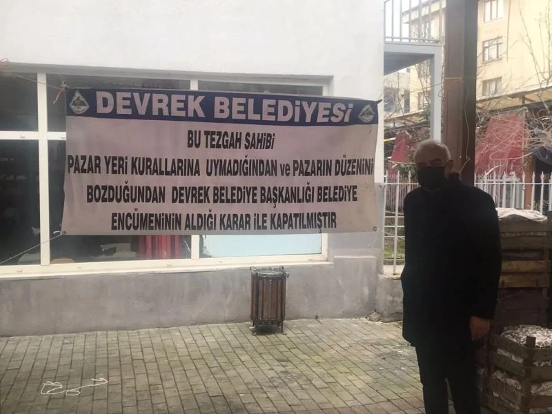Düzeni bozan iki esnaf pazardan men edildi

