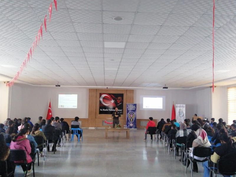 Öğrencilere, öğrencilere ’SİBERAY’ programı etkinliği düzenlendi.
