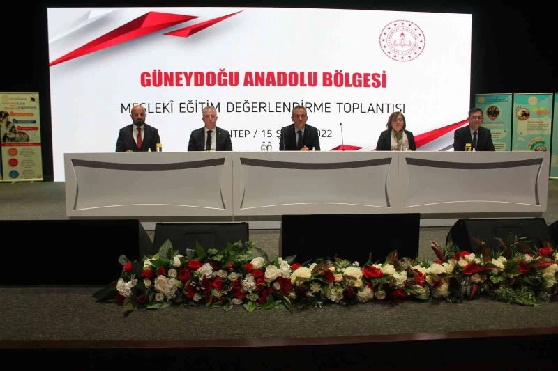 Bakan Özer: “Mesleki Eğitim Liseleri ile, 28 Şubat zihniyetinin kat sayı uygulamasının kaybettirdiği özgüveni yeniden sağlıyoruz”
