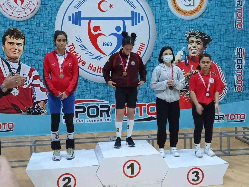 Halterde Düzceli sporcuların başarısı: 1 gümüş 2 bronz madalya