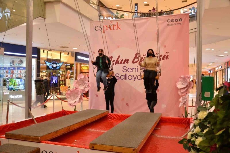 Şelale salıncağı Espark’ta

