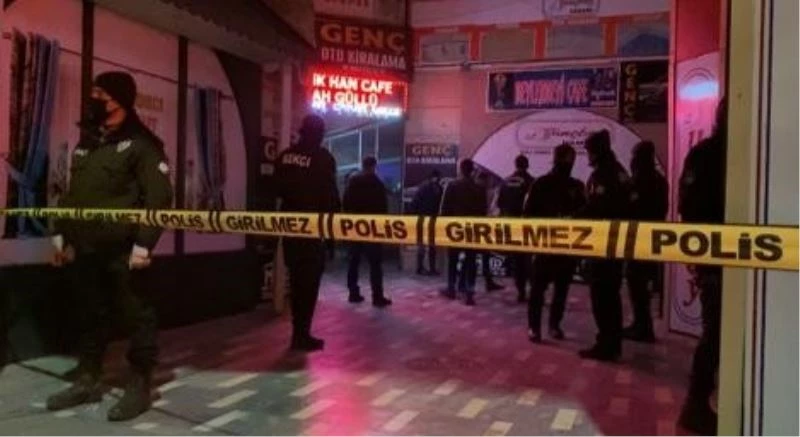 Kız arkadaşıyla tartışıp kafasına silah dayamıştı, 4 saat sonra ikna edildi
