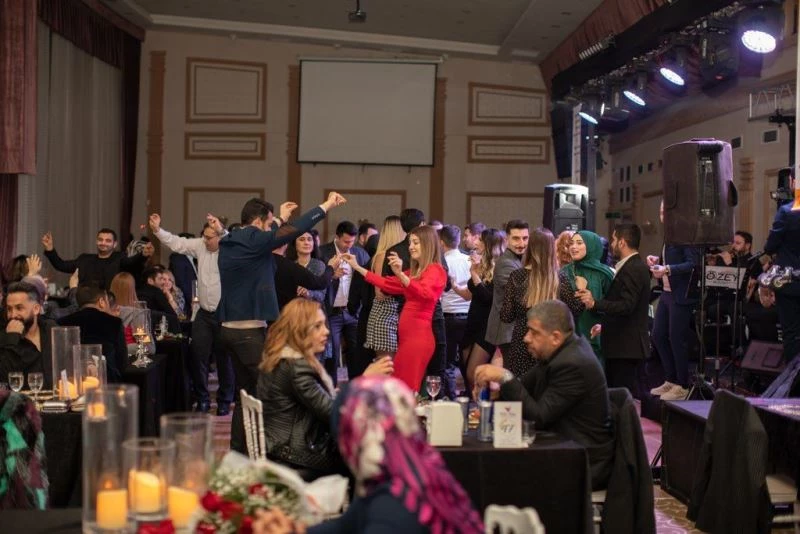 Çiftler 14 Şubat’ta unutulmaz bir gece yaşadılar
