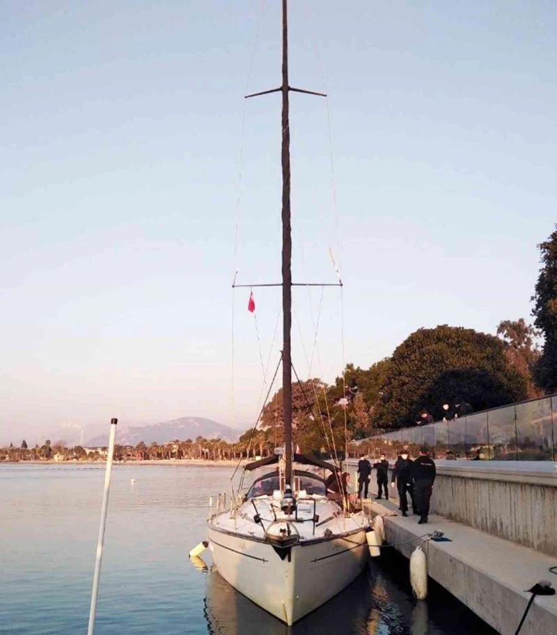 Yelkenli teknede 111 göçmen yakalandı
