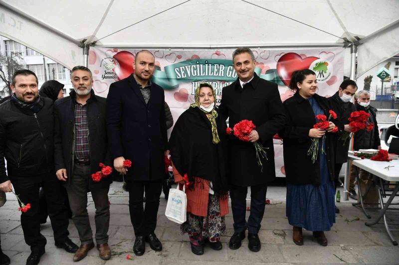 Mamak Belediye Başkanı Köse’den Sevgililer Günü jesti
