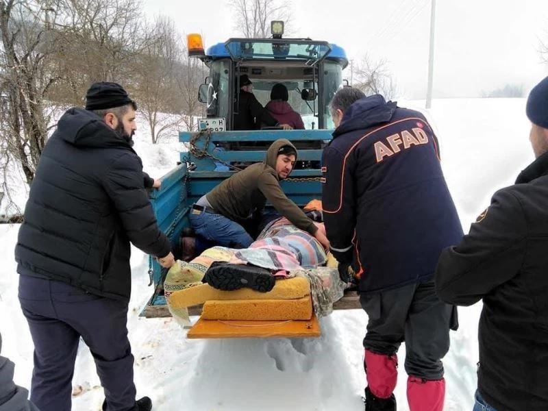 Karda şişme bot ile kayarken binanın duvarına çarptı
