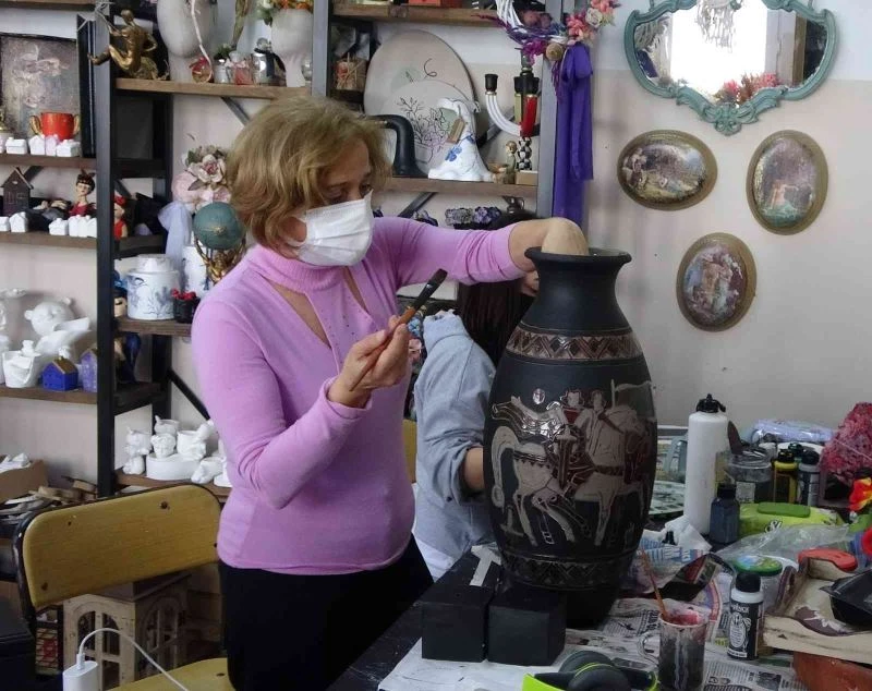 Eski ve atıl eşyaları boyayıp, şekillendirip tekrar kullanılır hale getiriyorlar
