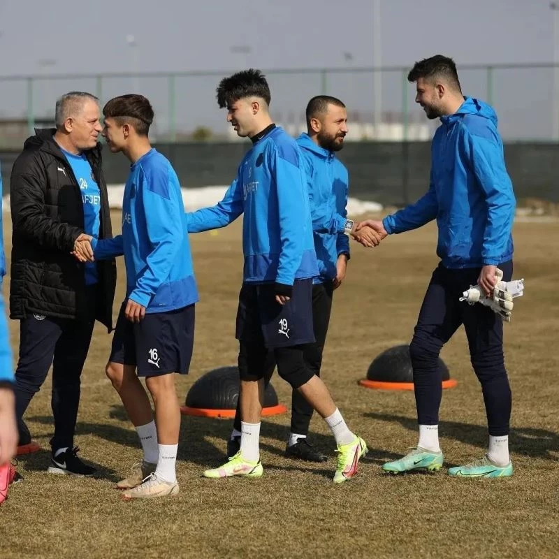 Afyonspor, Bahaddin Güneş liderliğinde ilk antrenmanına çıktı
