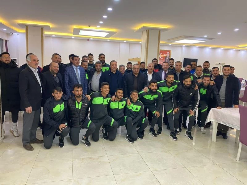 Başkan Ramazan, Kilis Belediyesporlu futbolcu ve yönetimle bir araya geldi
