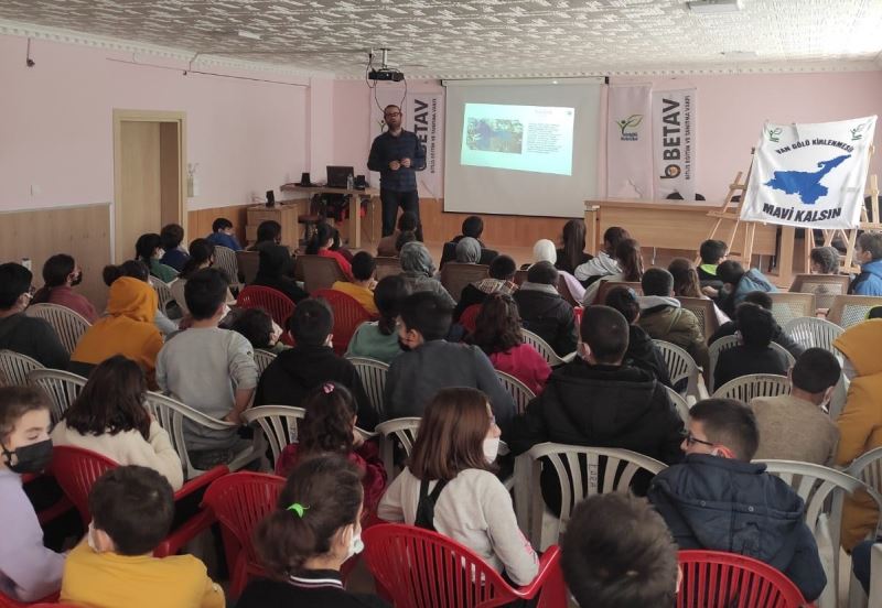 Öğrencilere ‘Çevre ve Van Gölü Havzası’ eğitimi
