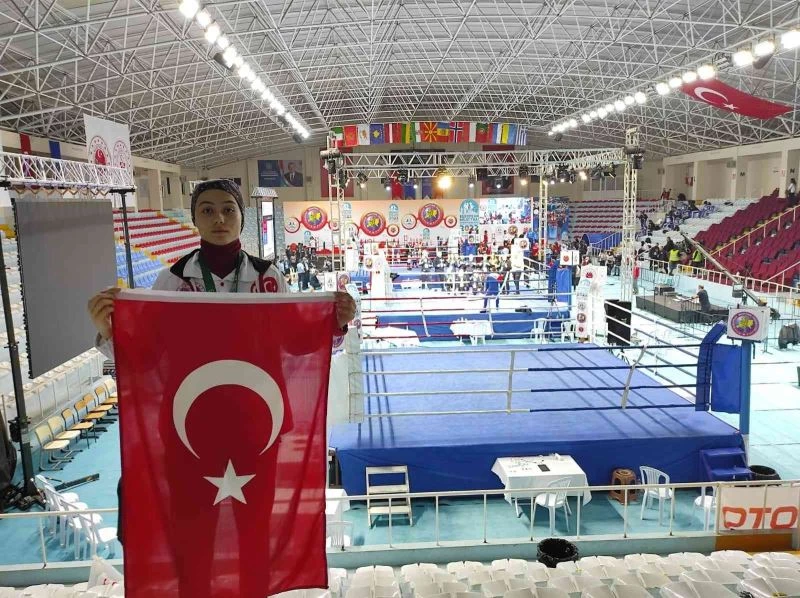 Samsunlu Zeynep, muay thai Avrupa şampiyonu oldu
