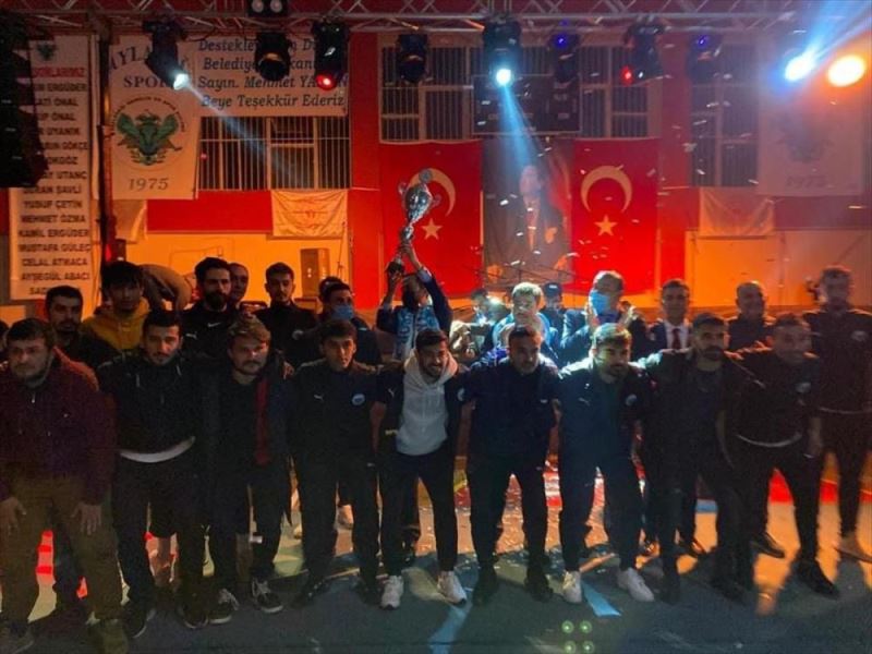 Yayladağıspor şampiyonluğu kutladı