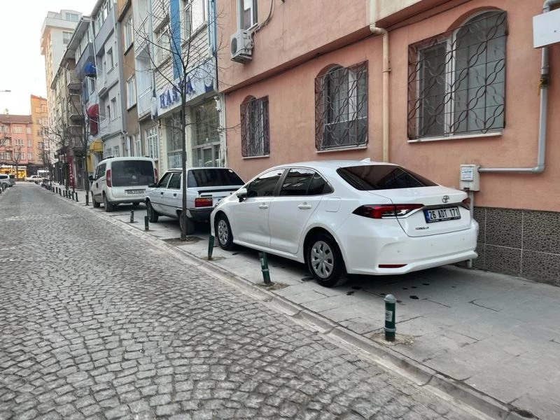 Kaldırım değil sanki otopark
