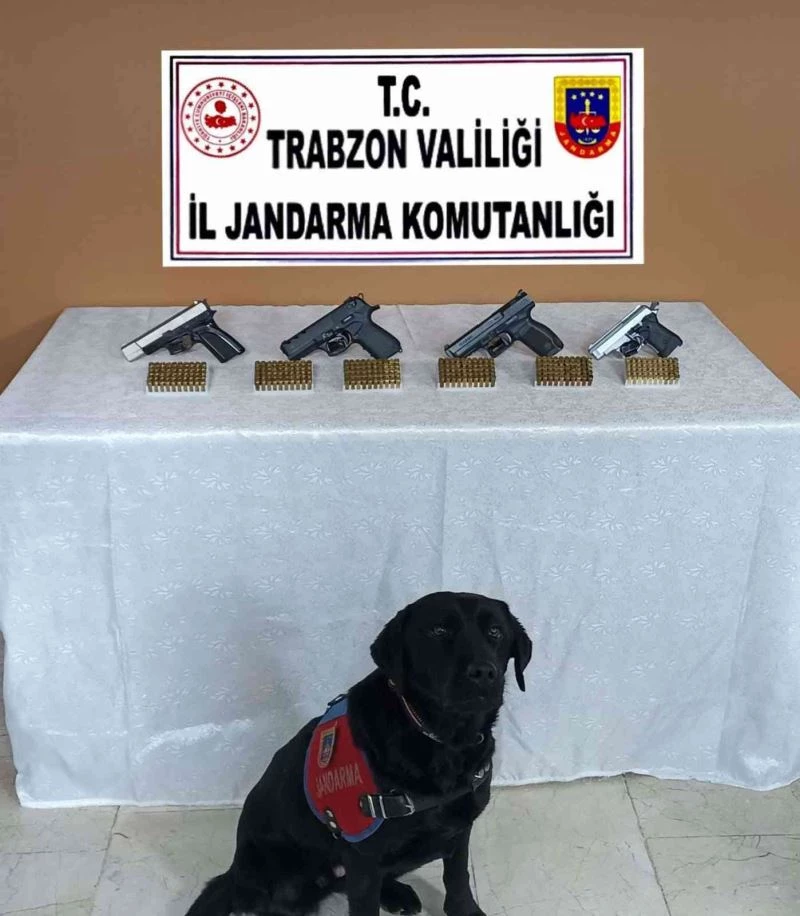 Sosyal medyalarında silahlı sevinç gösterilerini paylaştılar, yakayı ele verdiler
