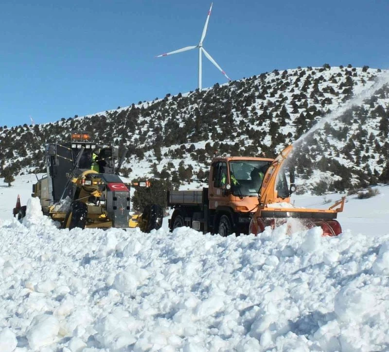 (Özel) Geçen yıl susuzluk yaşayan köy bu sene kar yağışıyla berekete kavuştu

