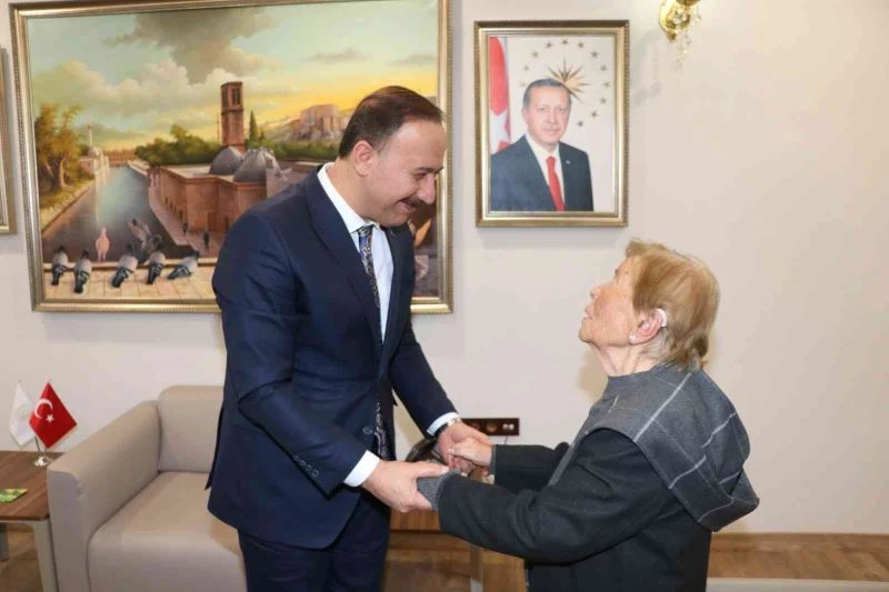 Vali Erin’den 97 yaşındaki hayırsever anneye özel ilgi
