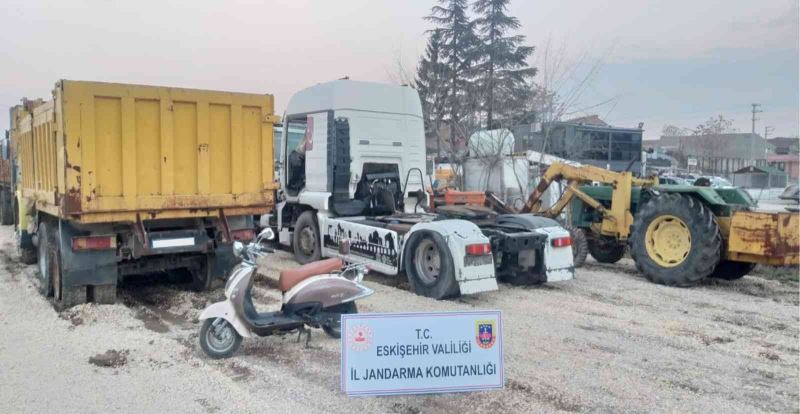 Balıkesir’deki yediemin parkından çalınan araçlar Eskişehir’de ele geçirildi

