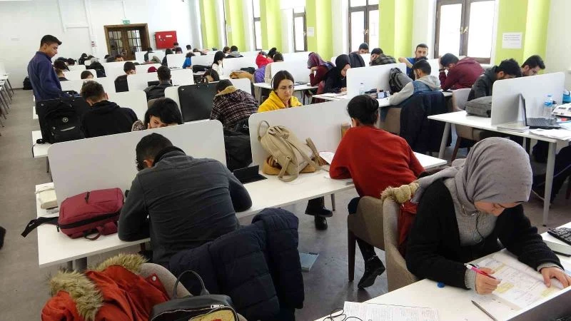 Yeni kütüphaneyi 10 günde 20 bin kişi ziyaret etti
