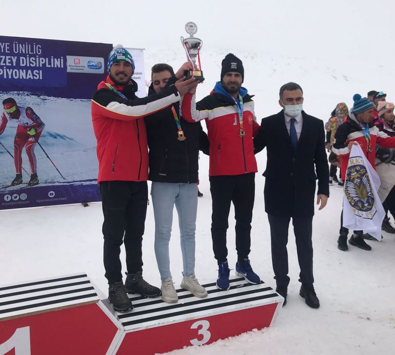 AİÇÜ’lü kayakçılar Türkiye 3’üncüsü oldu
