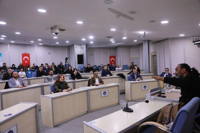 Ünlü sanatçı “Güneşli Günler” söyleşisinde bir araya geldi
