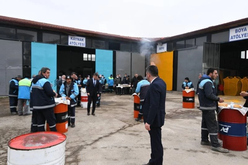 Pursaklar Belediye Başkanı Çetin işçilerle bir araya geldi
