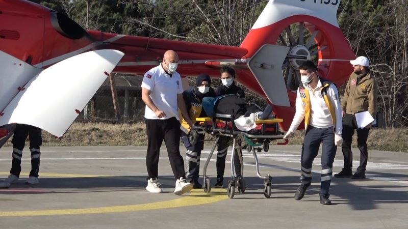 Beyin kanaması geçiren hastanın yardımına ambulans helikopter yetişti
