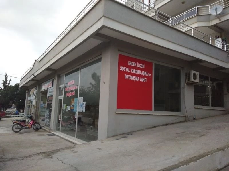 Erdek Sosyal Yardımlaşma Vakfı ihtiyaç sahiplerinin yanında
