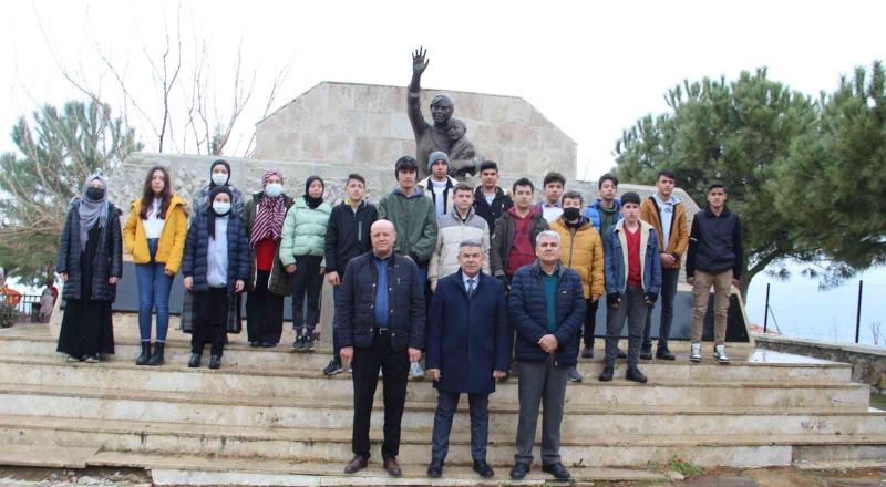 Onlar vatanı korumak için yandılar, biz soğuk diye anmayı erteledik
